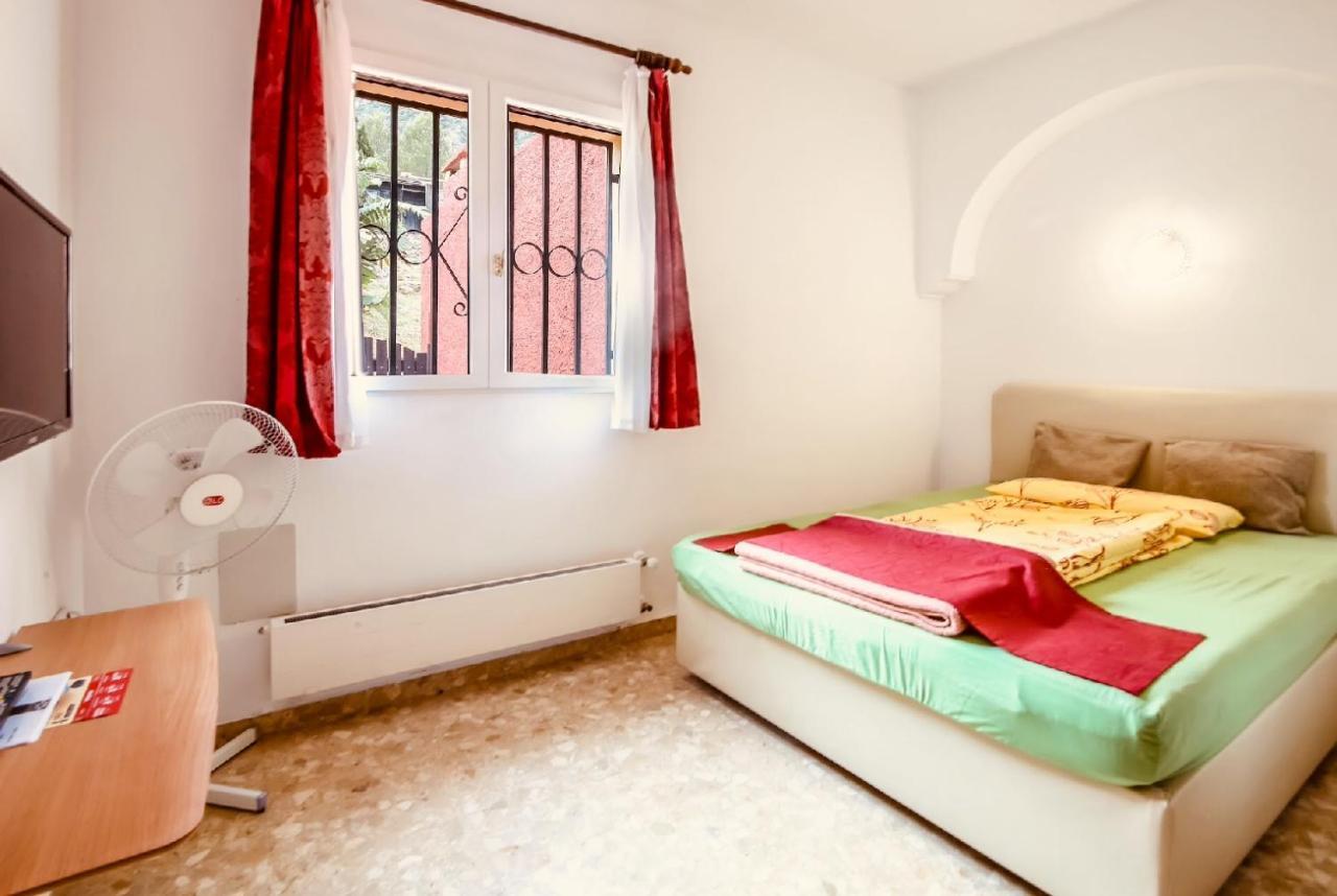 Hotel Pinkflamingo Dénia Esterno foto
